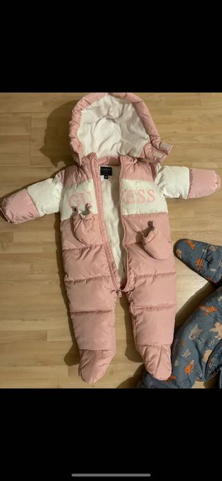 Продавам космонавт гащеризон Guess розов