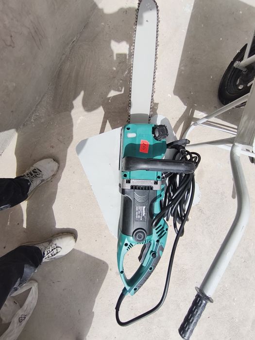 Электрические цепная пила makita