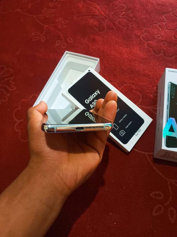 Samsung A90 yengi dakumet karobka