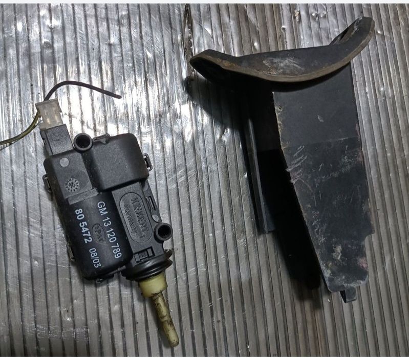 Motoraș la rezervor Astra g Corsa c Vectra c...posibilitate expediere