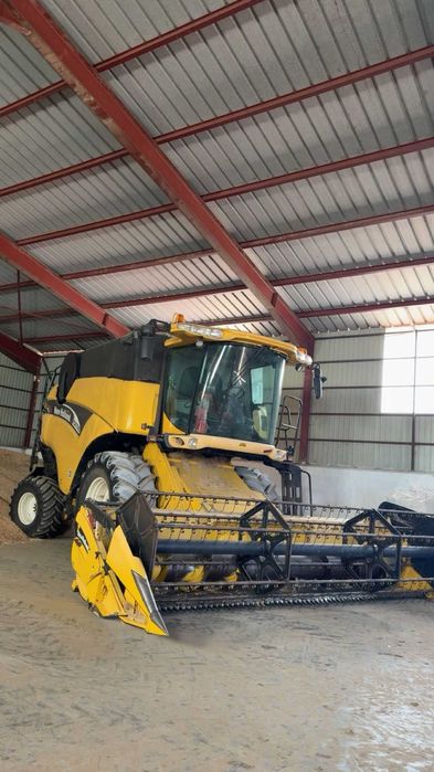 combina agricola NEW HOLLAND CX 720