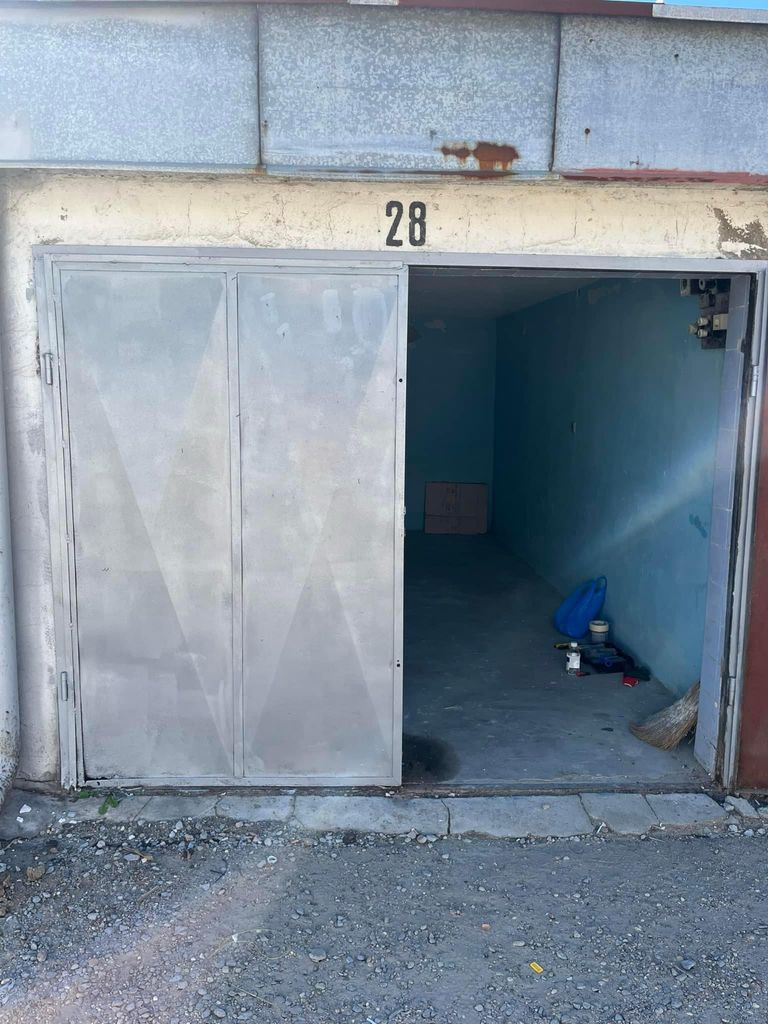 Дава се под наем Гараж / Паркомясто в Русе, Чародейка - Юг - 20 кв.м за 76.5 € - Снимка #1