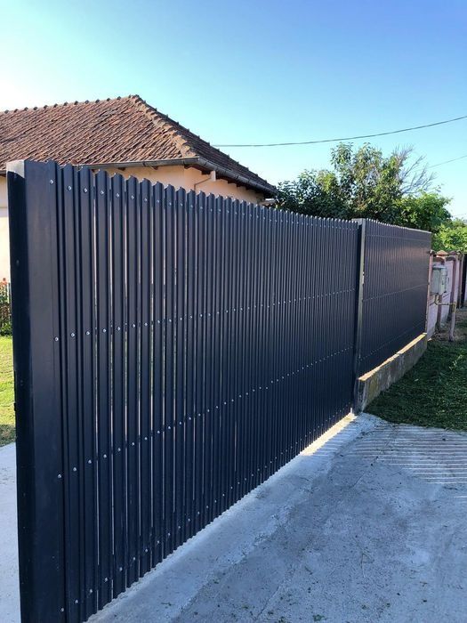 Construim la comanda dvs. garduri si porti din:
- panouri stil jaluzea