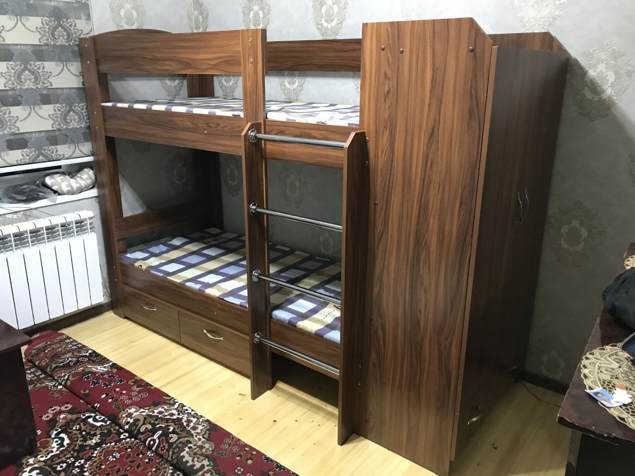 1 кишилик кровать сотилади.