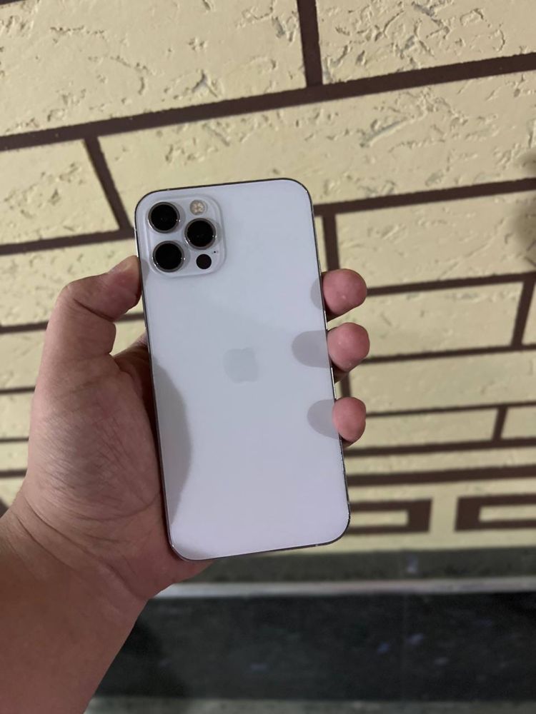 Iphone 12 ideal holatda