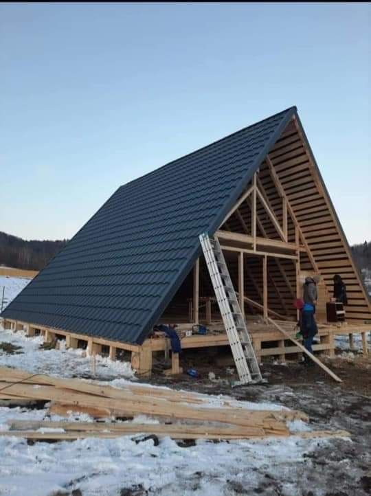 Construim case pe structura metalică sau din lemn cabane tip A etc