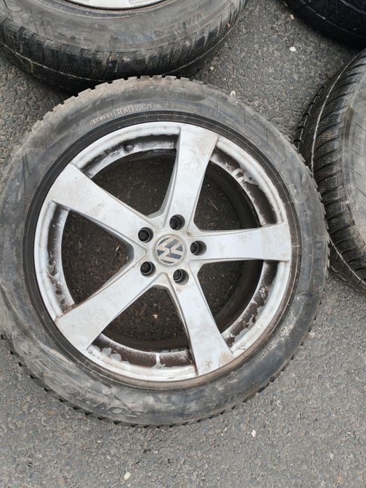 Vând 4 jante aliaj R18 pt VW Tiguan cu 4 anvelope de Iarna 225.55.18