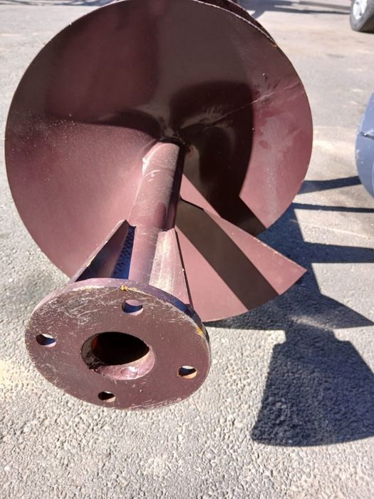 Burghiu pentru găuri pământ tractor