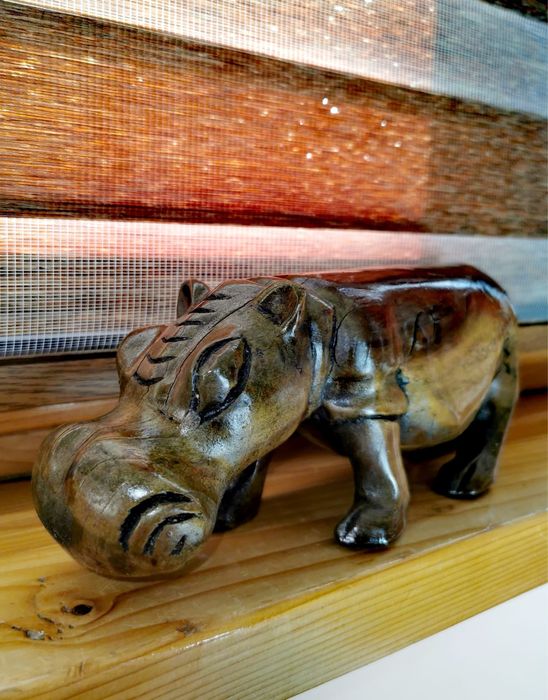 Фигура дървена дърворезба носорог скулптура от дърво ръчнно издялана