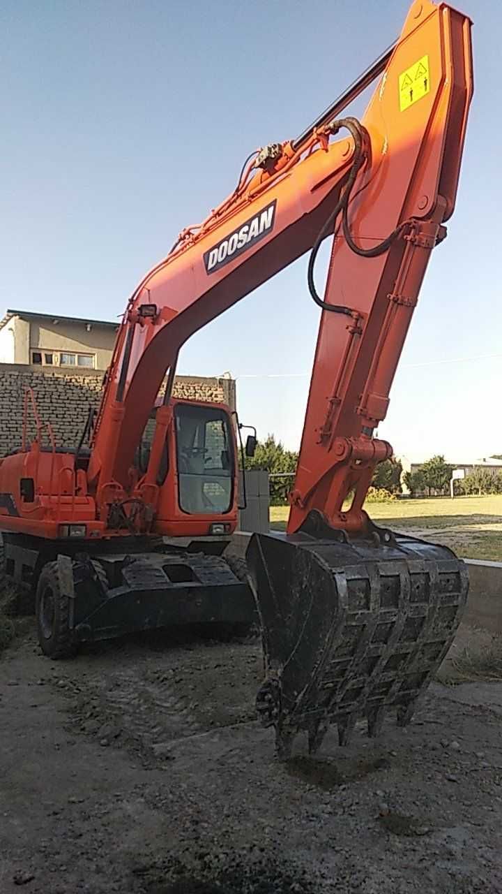 Колесный экскаватор DOOSAN DX210WA в г. Ташкенте