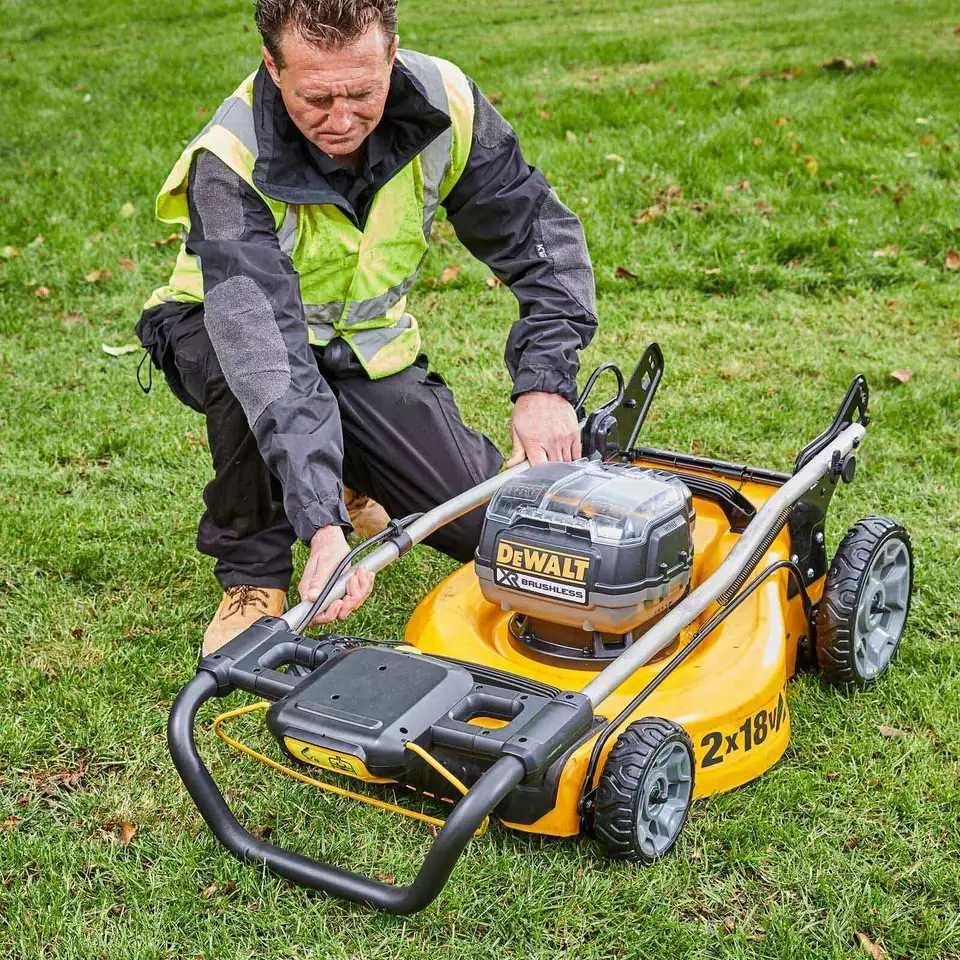 Акумулаторна косачка DEWALT
