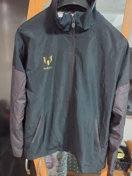 Поръчково горно адидас