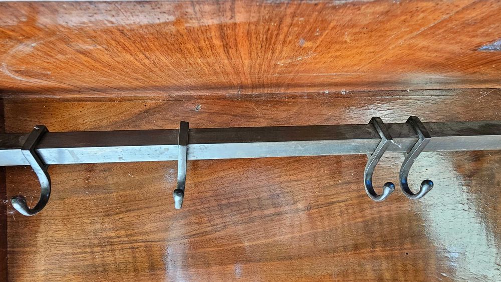 ПОДАРЯВАМ стенна закачалка