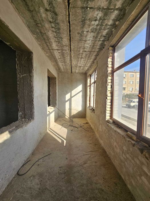 Buxoroda uy xonadon kvartira sotiladi 2 xonali 65m² 1-qavat.