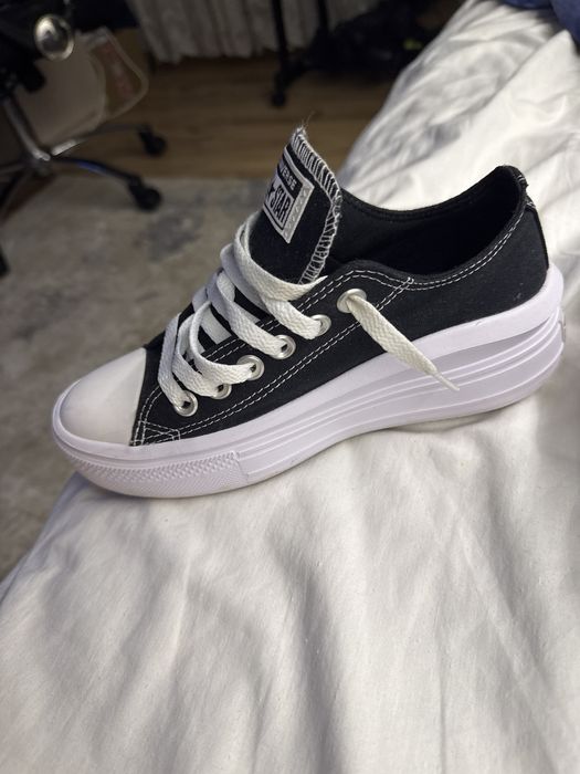 Vand adidasi Converse