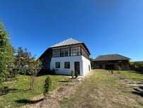 Casă tradițională + 4500 mp teren + livadă, anexă, beci