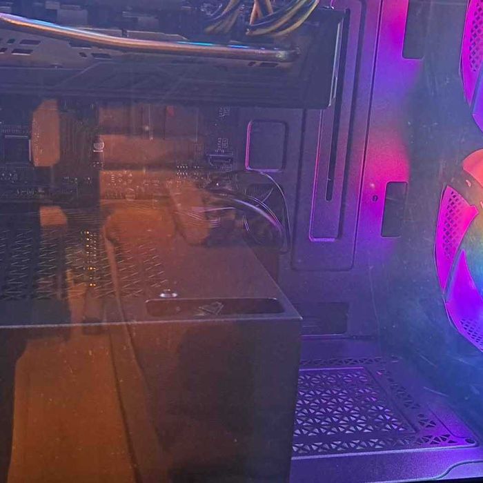 Геймърски компютър Ryzen 3 3300X  RX 5700 XT  16GB RAM  SSD 1TB