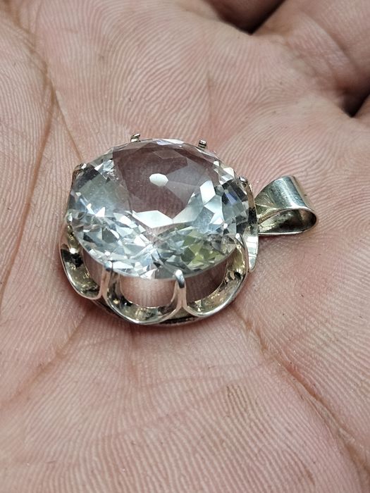 Сребърна Висулка с голям топаз.