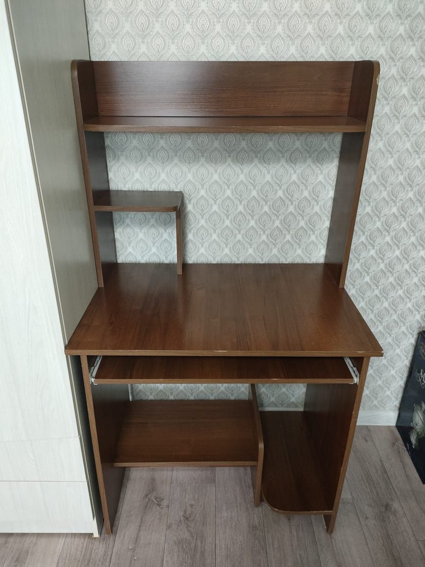 Продается компьютерный стол