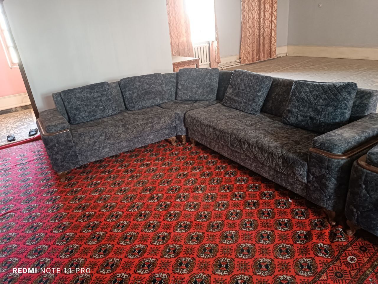 Divan ugolok sotiladi 2 komplekt