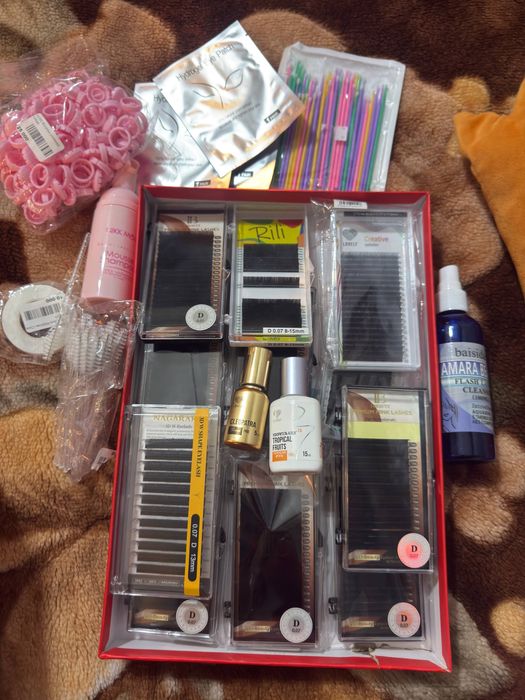 Для наращивания ресниц и ламинирования бровей