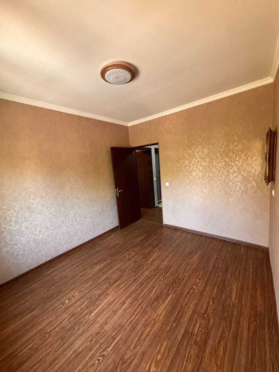Продаётся квартира 
Метро Бадамзар