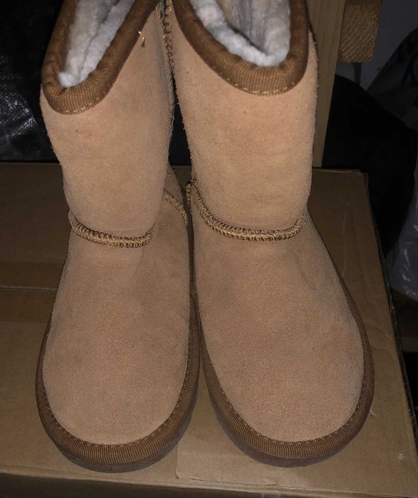Cizme UGG Australia, piele intoarsa si blana, ca noi, mar. 34