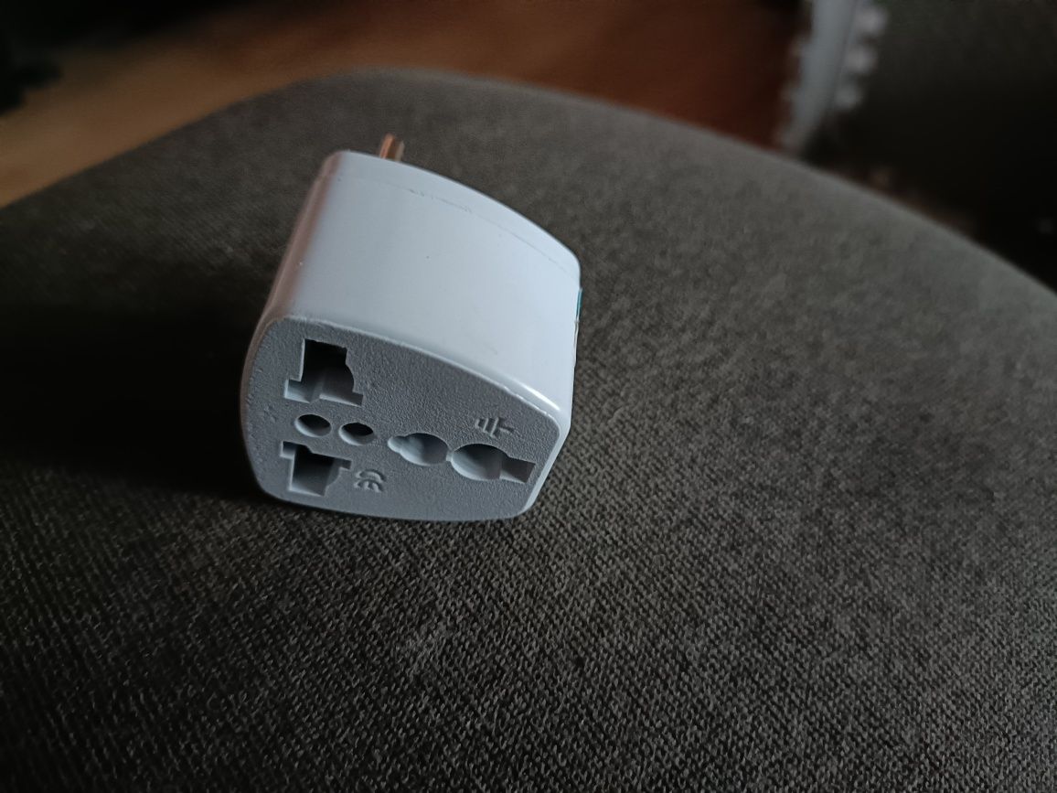 Adaptor pentru priza europeană