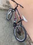 Bicicletă o vând că nu o mai folosesc,  și stă degeaba