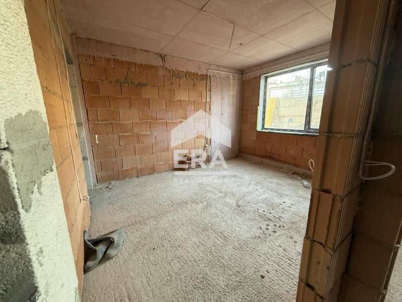 Продава се Тристаен апартамент в Варна, Владислав Варненчик - 75 кв.м за 1174 €/кв.м - Снимка #4