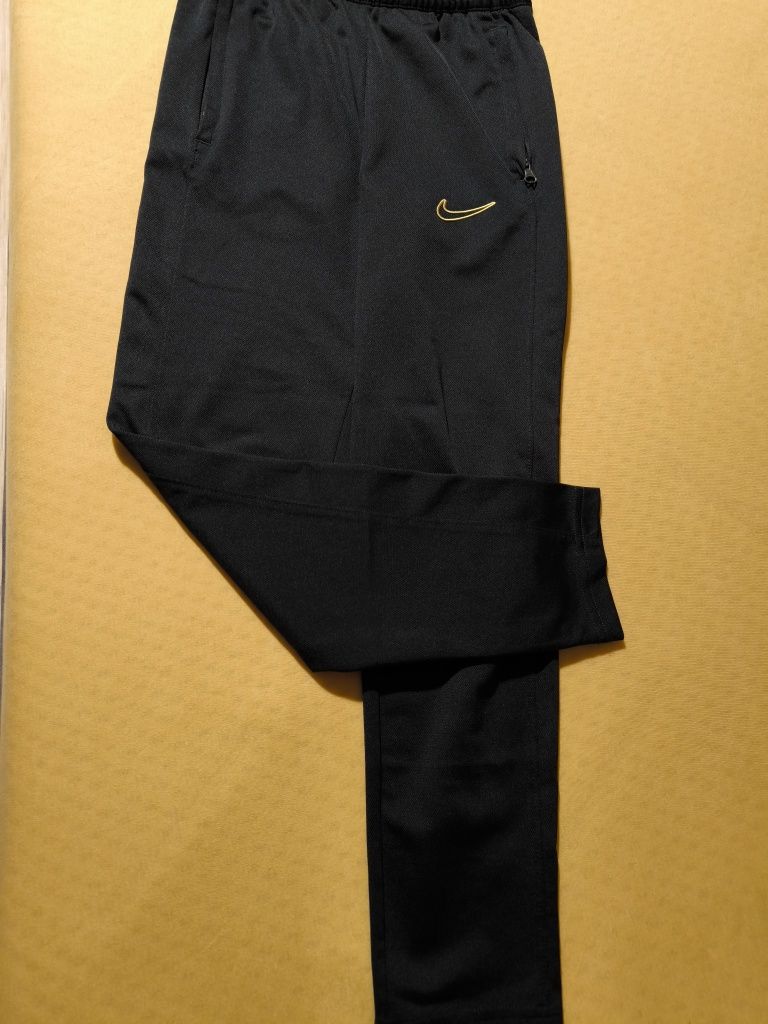 Якета Nike, Zara 134 и 140см, официален костюм 140см