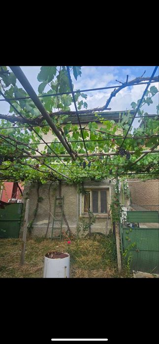 Продавам къща в село самораново на 80 км от София