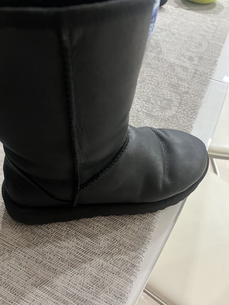 Ugg negre,piele,marimea 39