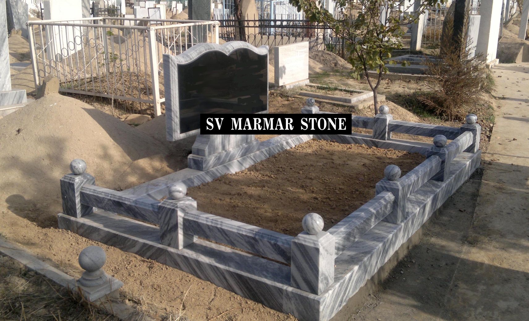 Памятники из мрамора и гранита. Marmar va granitdan yodgorliklar.