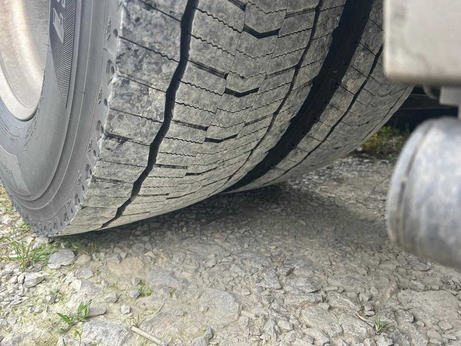 Volvo cap tractor 2016 – gri – stare foarte bună, gata de lucru