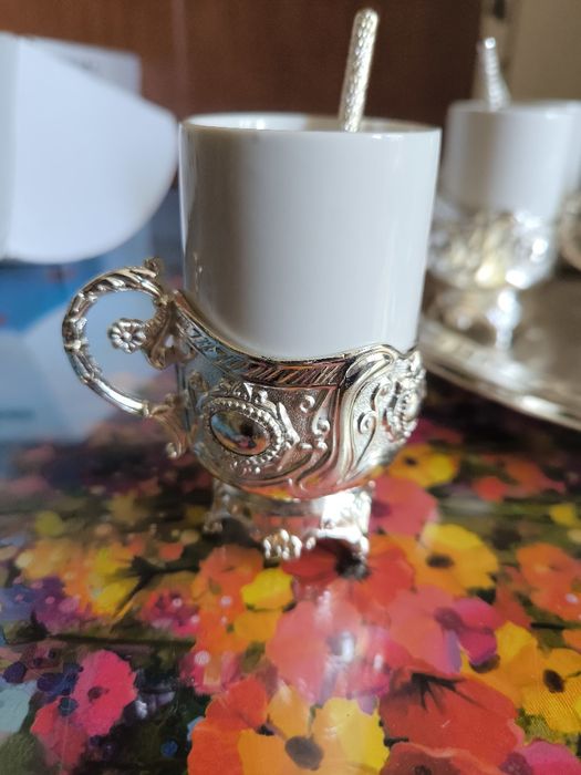 Set 6 Cani Din Portelan Cu Tava, Lingurite Si Zaharnita Argintata