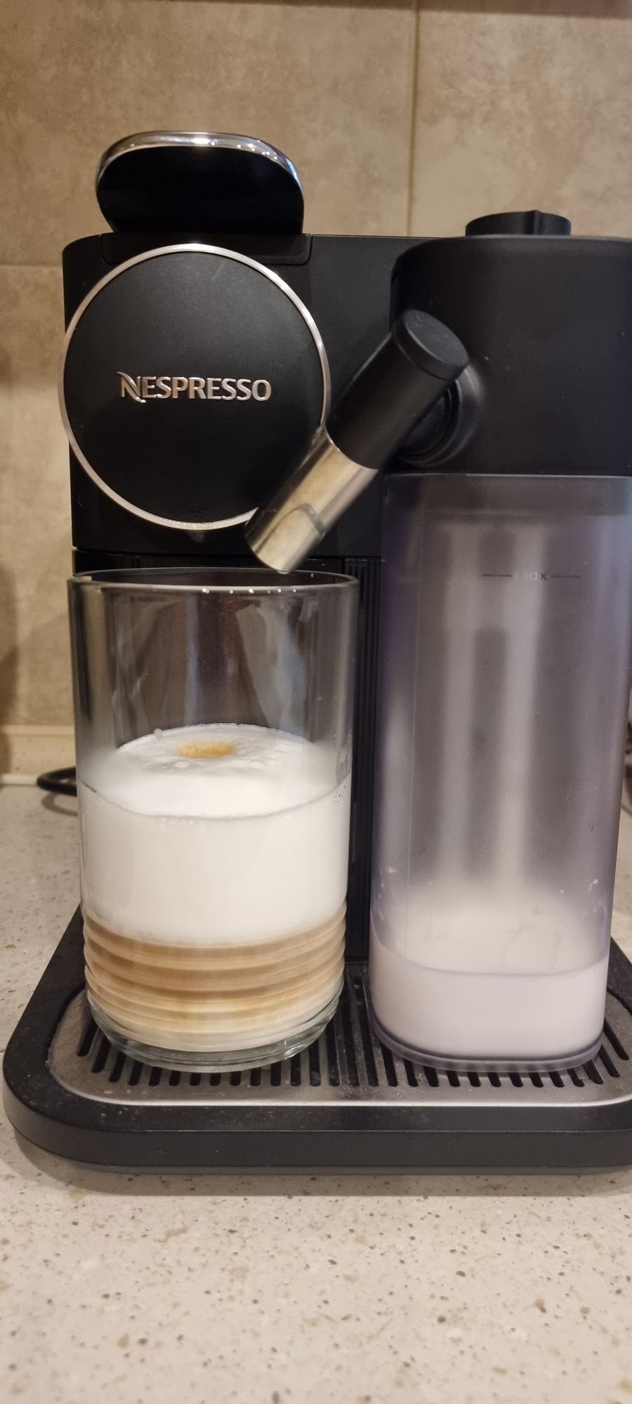 Espressor Gran Lattissima Negru Elegant