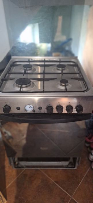 aragaz  pe gaz inox Hotpoint Ariston