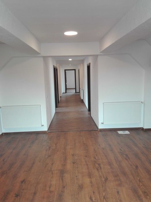 Apartament 4 camere de inchiriat, zona Sub Arini