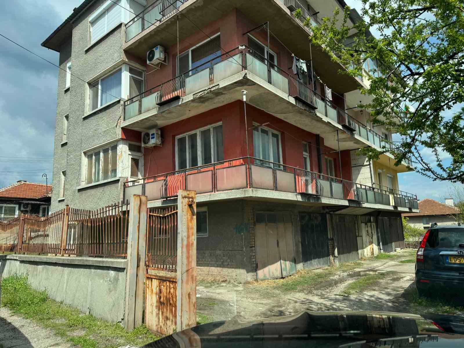 Етаж от ЖСК в кв. Изгрев, гр. Хасково