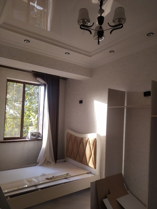 Vagzal qizil dom yaxshi oilaga beriladi. 3xonali yangi dom.