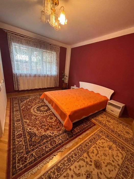 Închiriez apartament la casă mobilat și utilat în Cartierul Florilor
