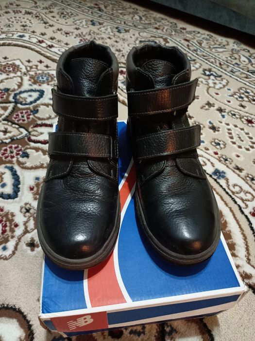 Продам ботинки на мальчика 39-40 р натуральная кожа