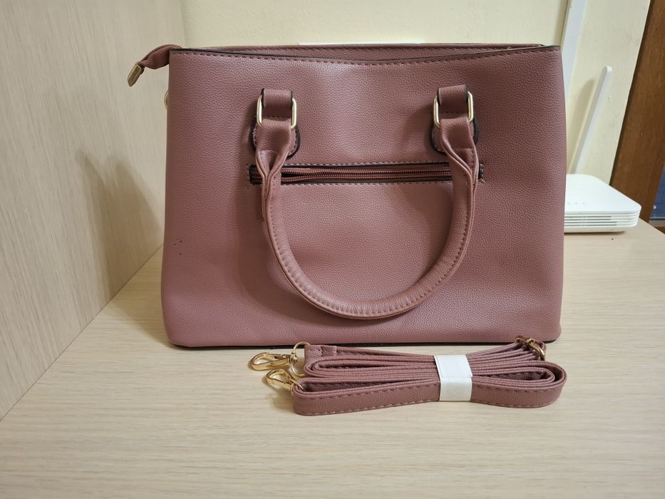 Geantă nouă roz pudră