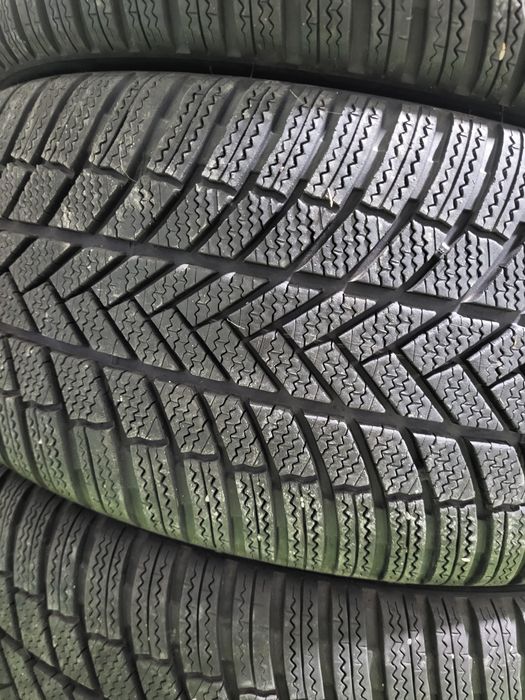 4 бр зимни гуми 245/35/19 Bridgestone
