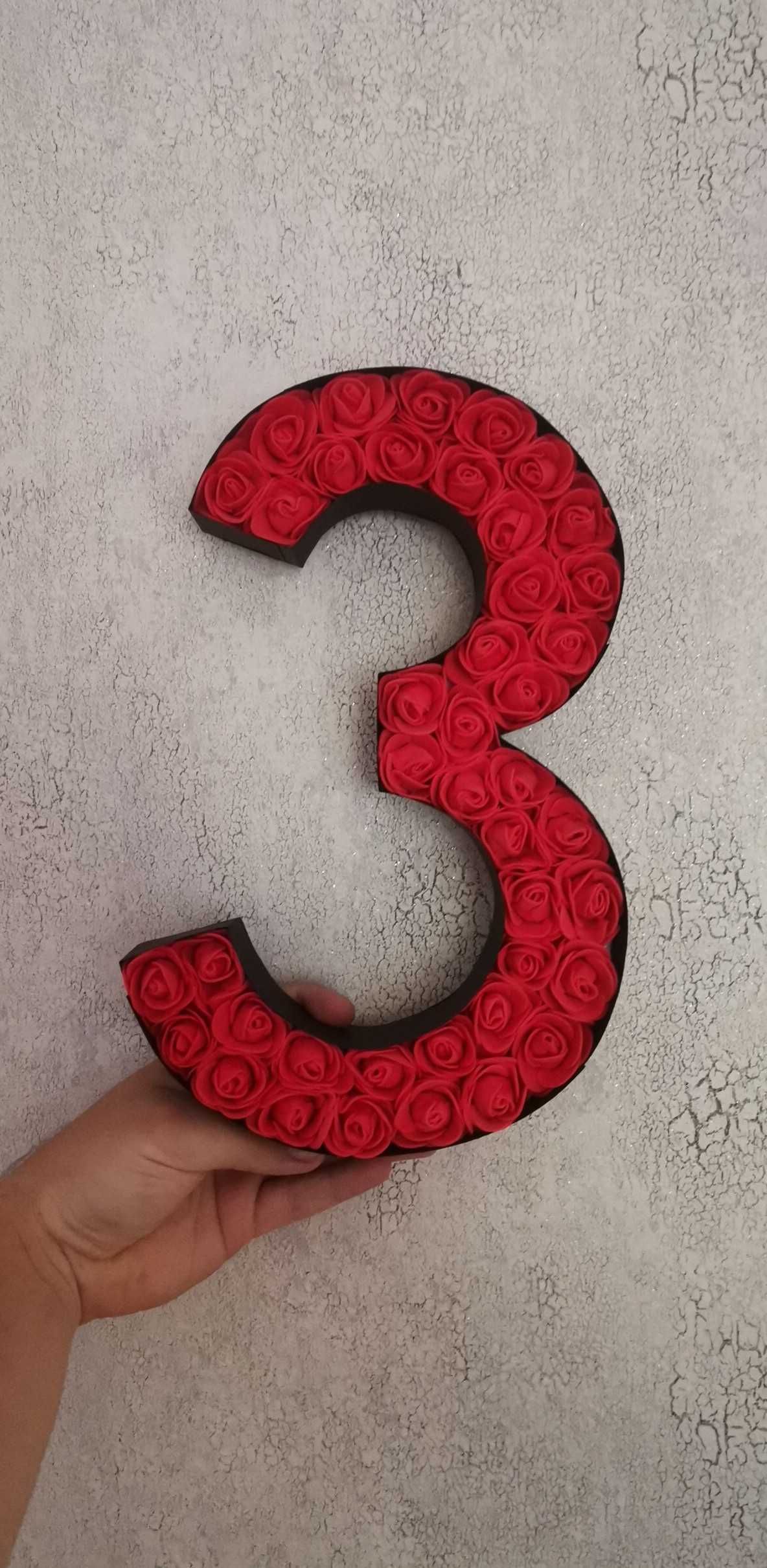 Буква или цифра от рози в кутия. Персонализиран ръчно изработен gift