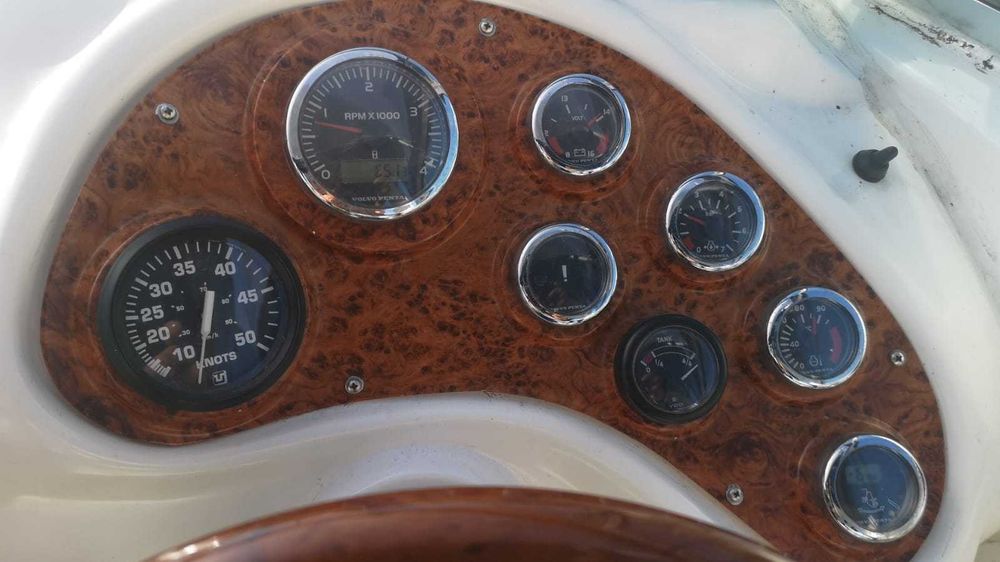 Barca cu dormitor diesel model  Lema Gold 2