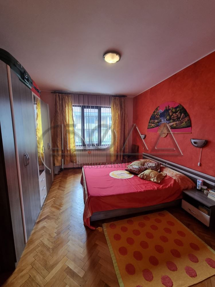 Продава се Тристаен апартамент в Дупница - 100 кв.м за 1200 €/кв.м - Снимка #6