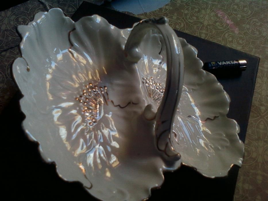 Декоративное и утилитарное Английского производства блюдо конфетница