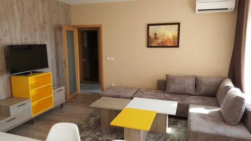 Дава се под наем Двустаен апартамент в Пловдив, Кършияка - 80 кв.м за 323.85 € - Снимка #1